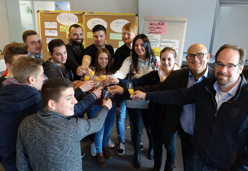 Akademie stößt an